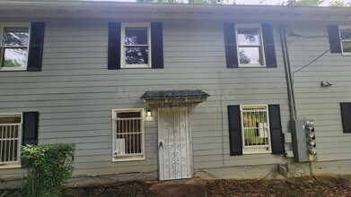 Building Photo - 2284 Alvin Dr NW
