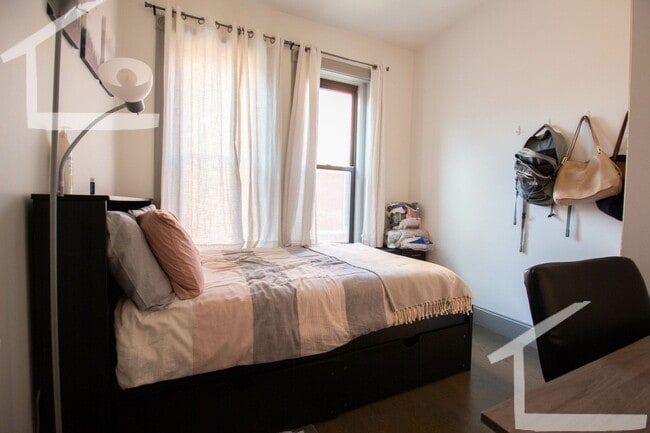 Building Photo - Minutes to BCOM, NEU & BU