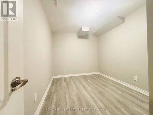 Building Photo - 3863 Skyview St
