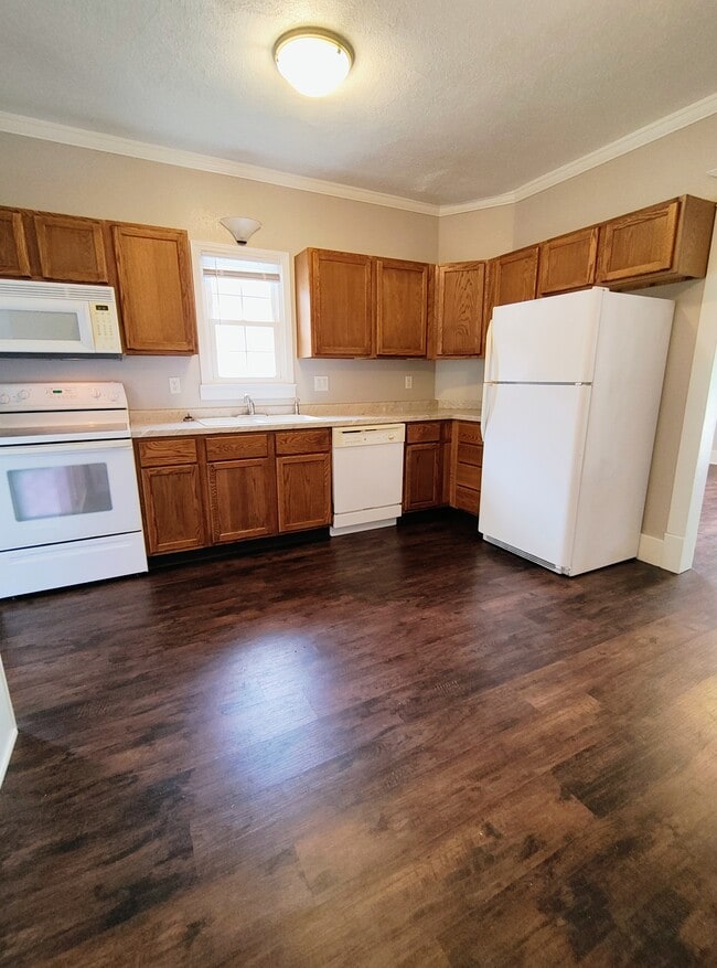 lots of counter space - 917 Dockery St