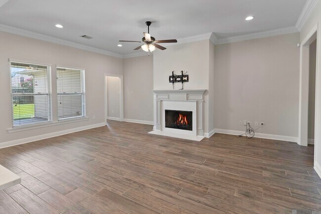 Foto del edificio - 439 Lake Breeze Dr