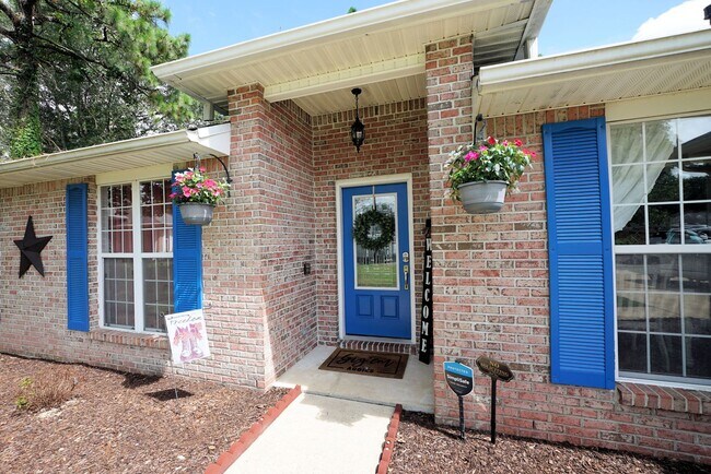 Building Photo - Lovely Cul-De-Sac Home in South Crestview