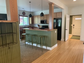 Building Photo - 806 N 15th Ave