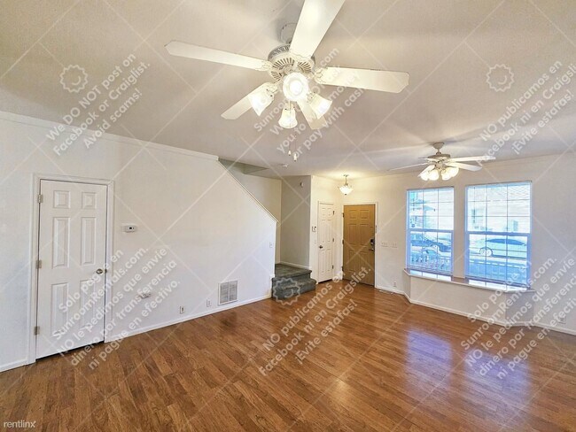Building Photo - 2 br, 1.5 bath Townhome - 2709 Tumblewood Grv