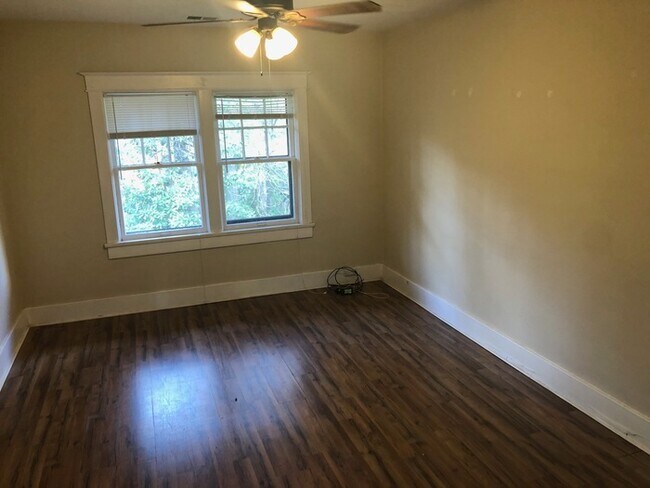 Building Photo - 2BD/1BA Apartment