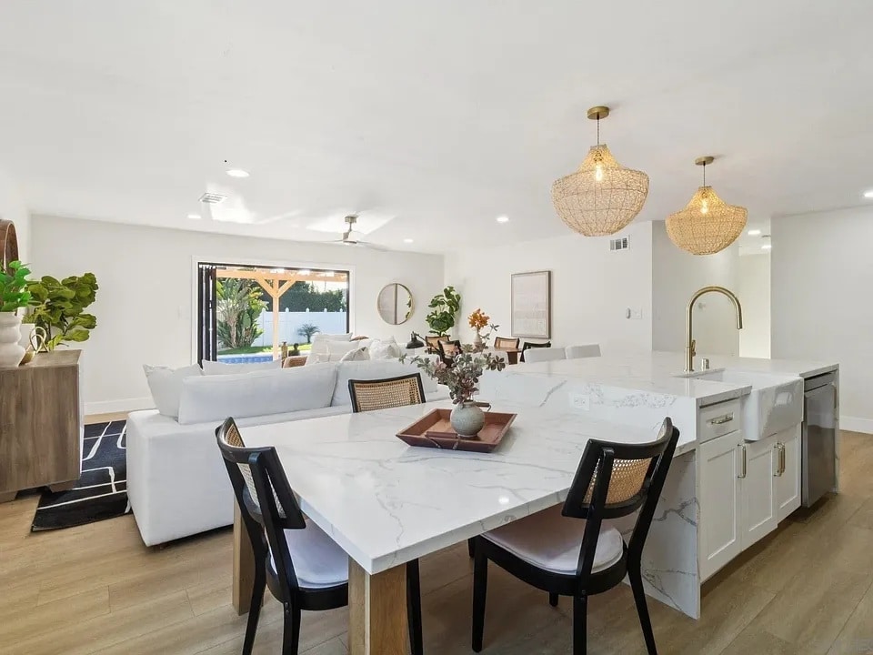 Building Photo - 3910 Anastasia St