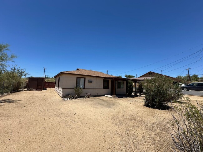 Building Photo - Welcome to your 2 bedroom 1 bath home!