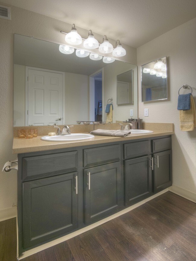 Silver Reef Apartments Lakewood, CO