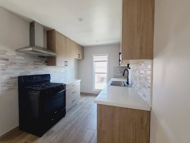 Foto del edificio - 9949 Pinewood Ave