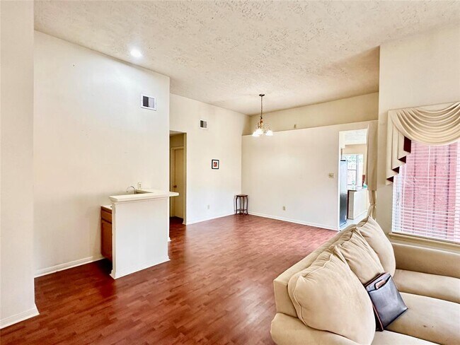 Foto del edificio - 7818 Chinon Cir
