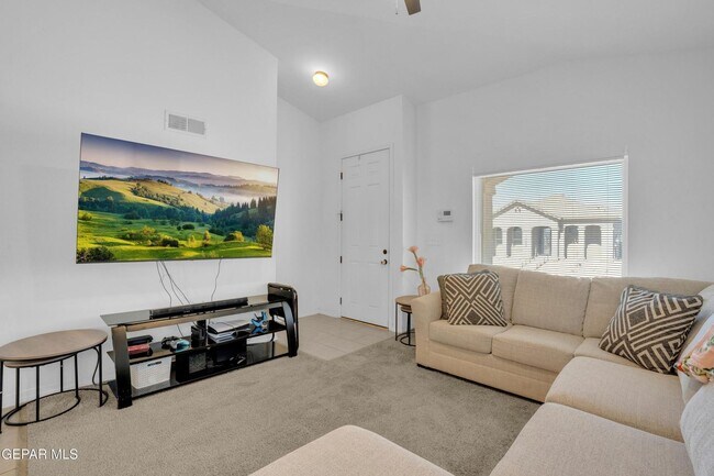 Building Photo - East El Paso/Horizon 3bed/2bath Refrig A/C with gorgeous low maintenance yard!