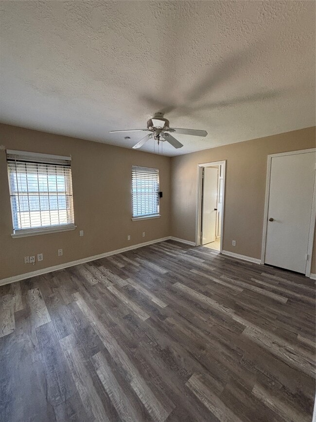 Foto del edificio - 10227 Gulf Meadows Dr