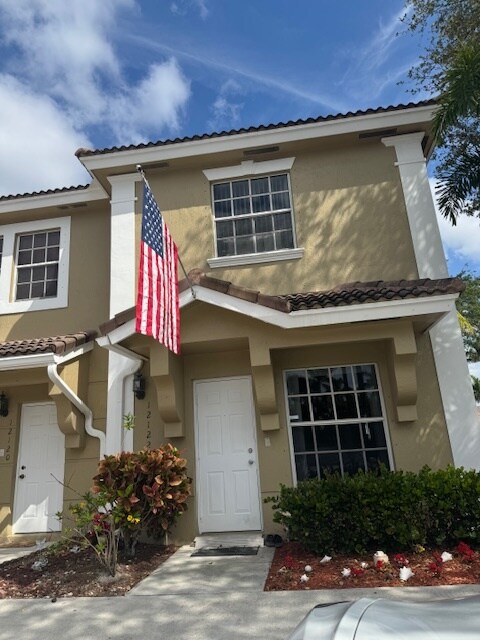 Foto principal - 12122 SW 2nd St