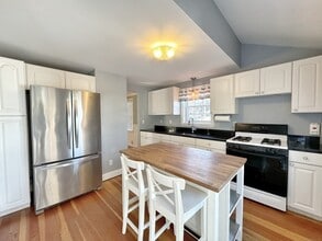 Building Photo - 84 Sunnyridge Ave