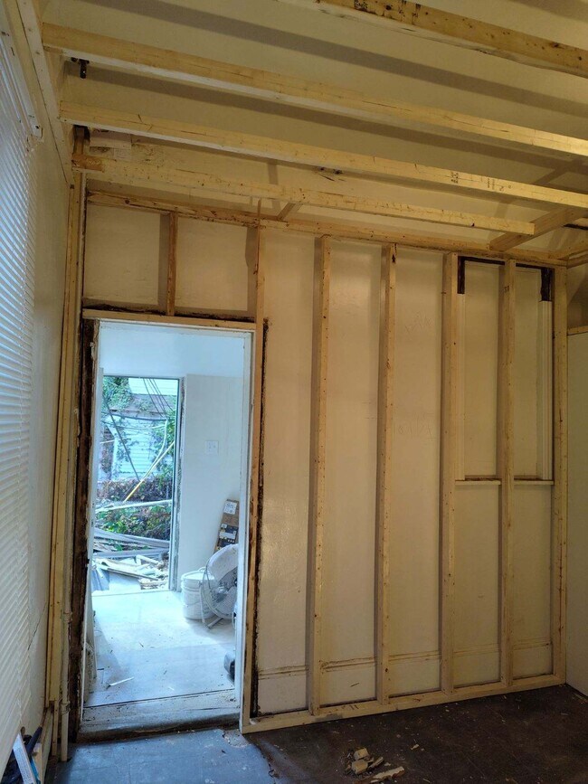 Building Photo - 301 Crest Ave