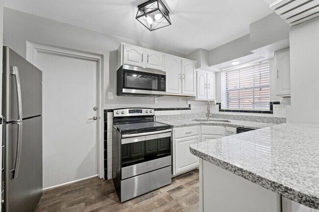 Foto del edificio - 5836 Sunshine Dr