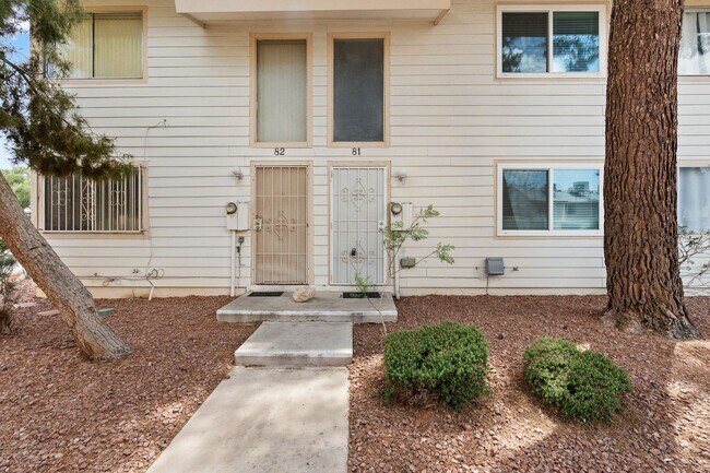 Foto del edificio - 1 Bedroom Townhouse With Hardwood Flooring...