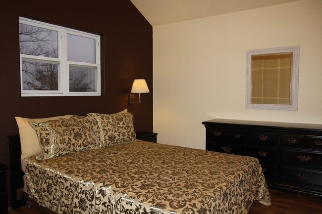 Building Photo - 4986 Raintree Cir