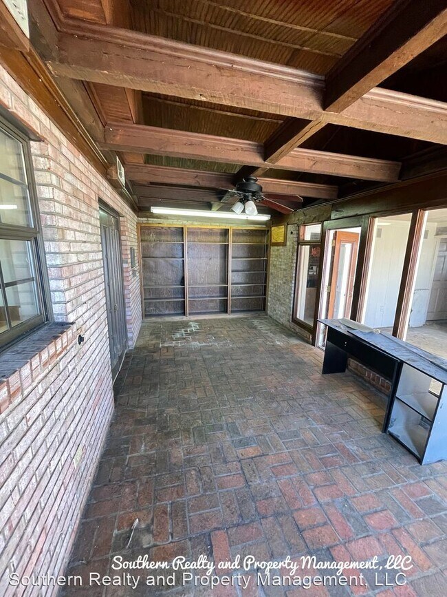 Building Photo - 3 br, 2 bath House - 2915 Canterbury Court