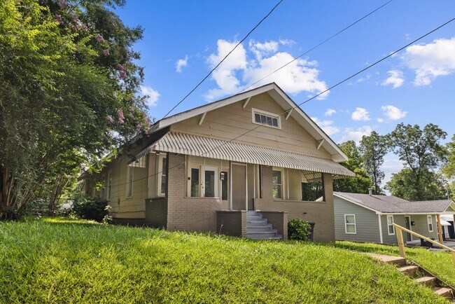 Building Photo - Charming 3 Bedroom, 2 Bathroom house