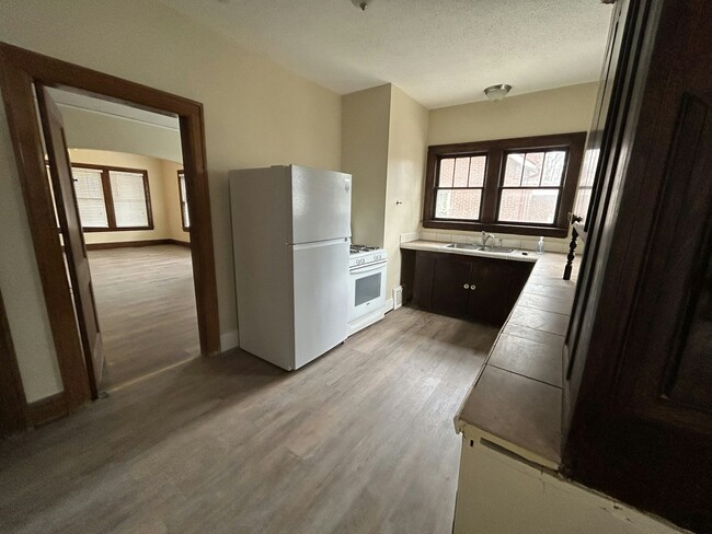 Building Photo - 95 Ahrens St