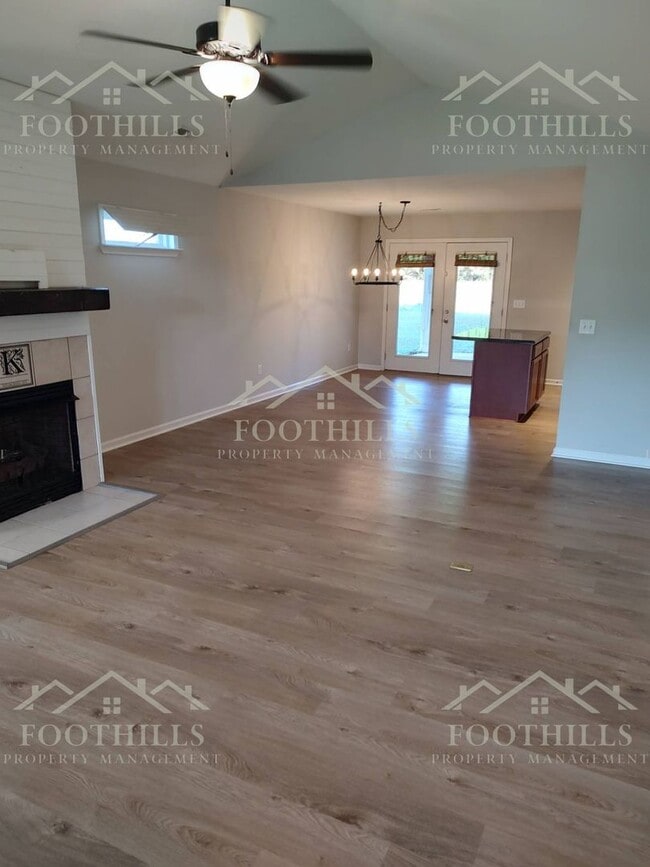 Building Photo - Your Next 3BR Home Awaits – Pets Welcome!