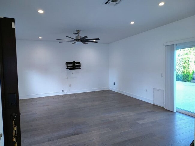 Building Photo - Beautiful Newer Construction Home B:2019