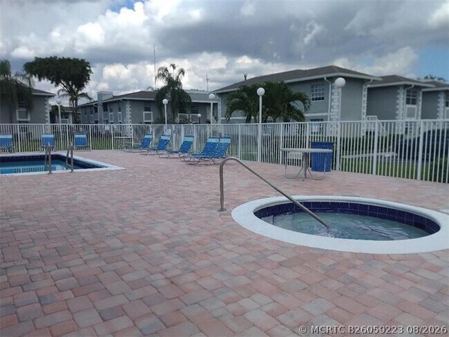 Foto del edificio - 448 NE 210th Cir Terrace