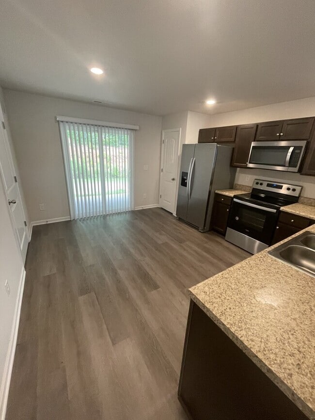 Foto del edificio - 2 bd 2.5 ba Townhouse