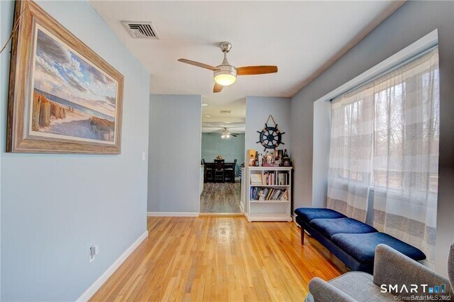 Foto del edificio - 96 Cornflower Dr