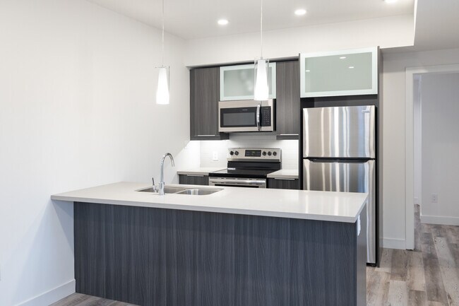 Photo du bâtiment - 15041 94 Ave NW