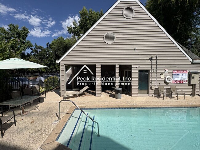 Foto del edificio - Spacious Citrus Heights 3bd/2.5ba Condo!