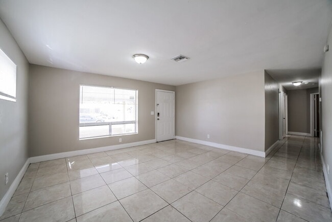 Building Photo - 2890 NW 20th St