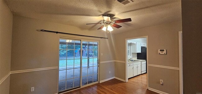 Building Photo - 842 Loder St