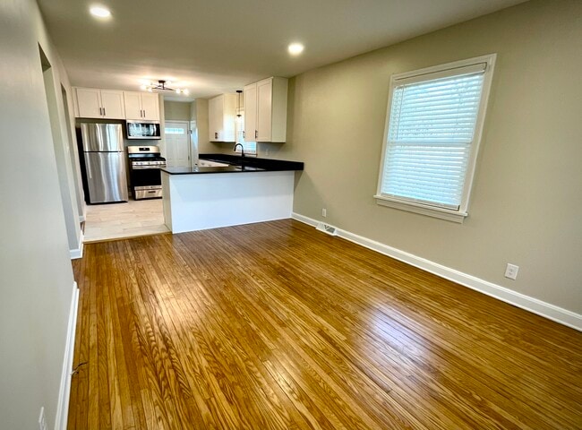 Kitchen-den - 4712 S 3rd St
