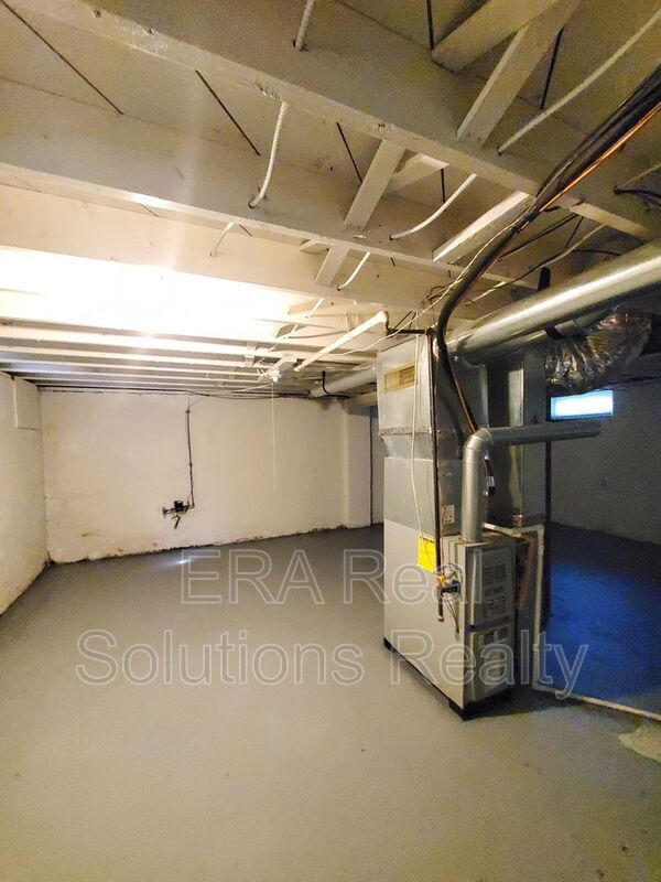 Building Photo - 350 Wrexham Ave