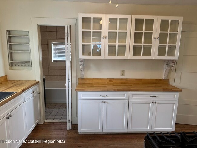 Building Photo - 56 Kinderhook St