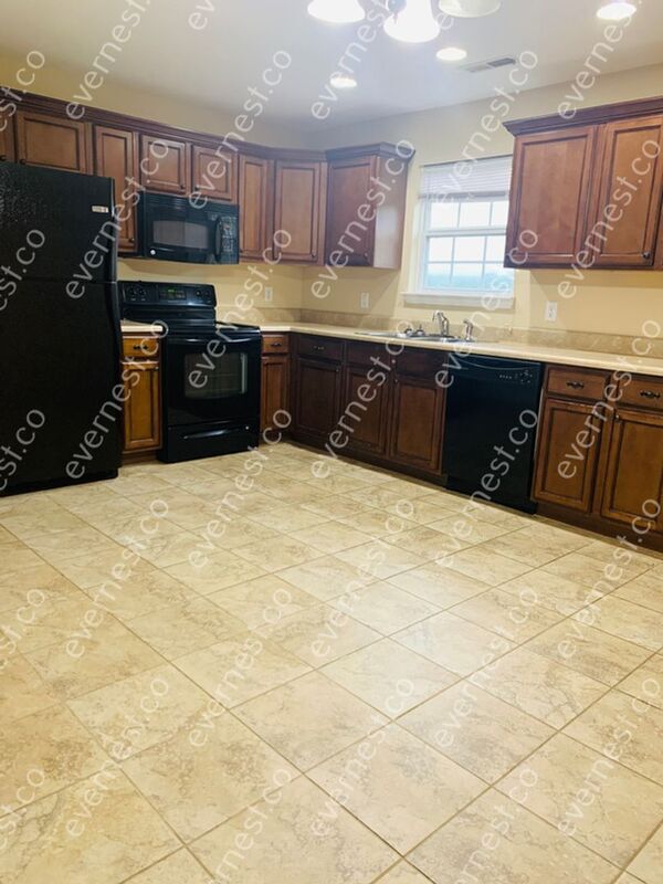 Building Photo - 9745 Falcon Crest Dr