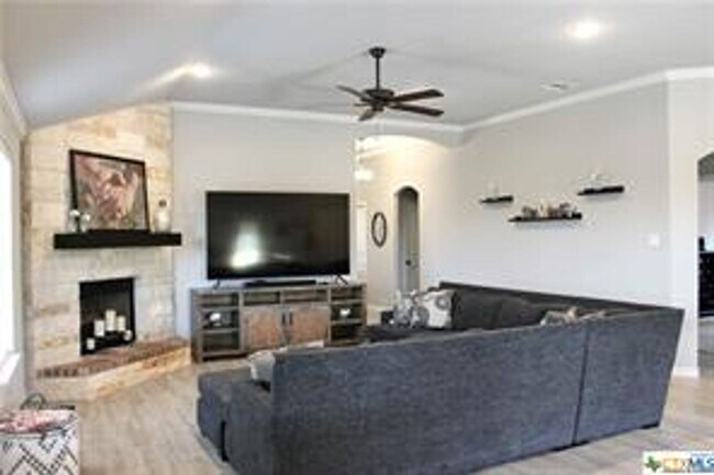 Building Photo - 4 br, 3 bath House - 5307 Colina Dr.
