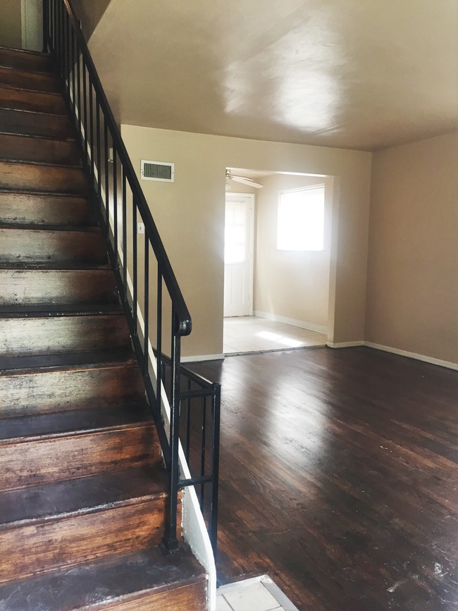 Building Photo - 3128 Glenwood Ct