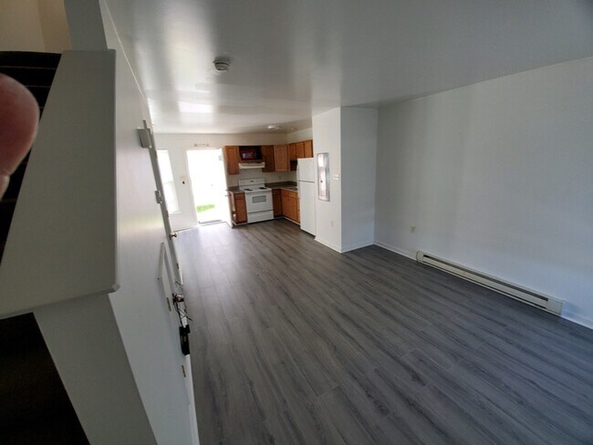 Building Photo - 418 Wilson St