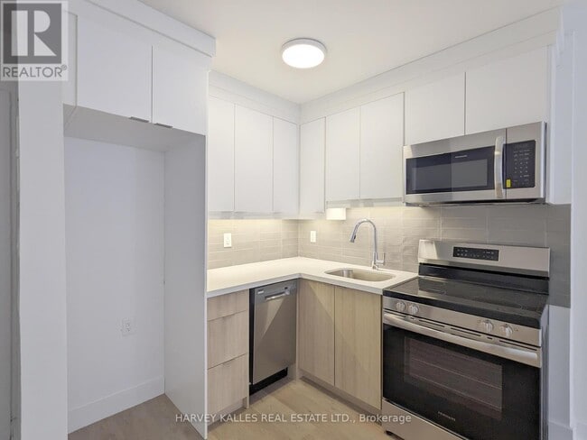 Building Photo - 68-68 Fifteenth St