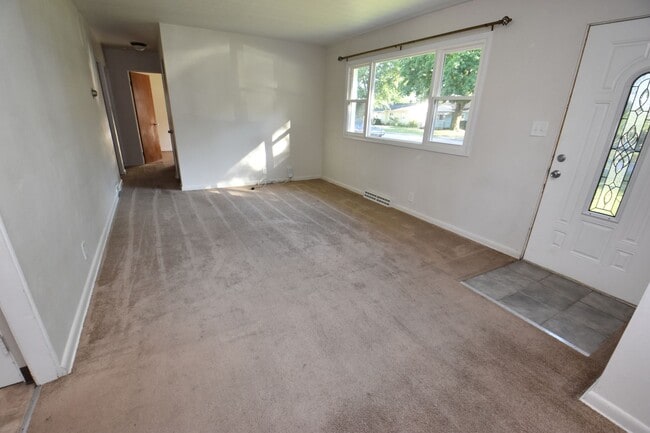 Building Photo - Cute Edison Park Home in South Bend IN