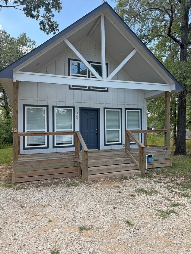 Primary Photo - 220 St Croix Dr
