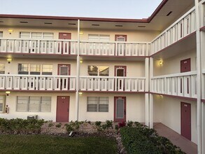 Building Photo - 360 Fanshaw I