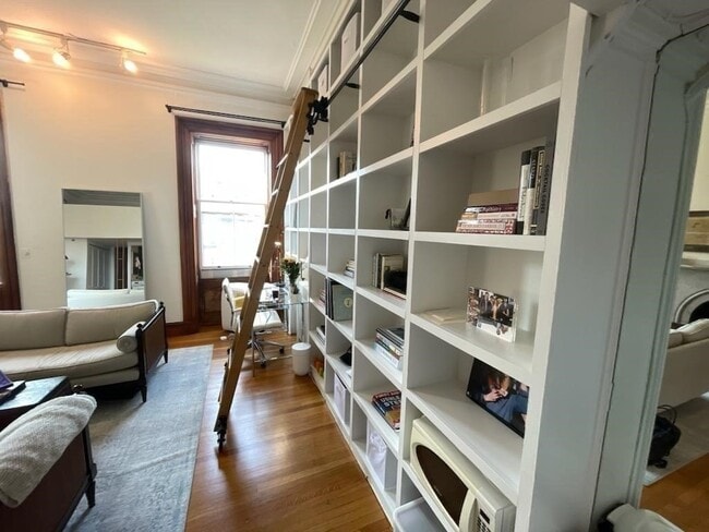 Building Photo - 228 Beacon St