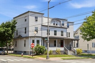 Building Photo - 98 Maple Ave