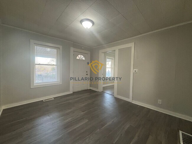 Foto del edificio - $500 OFF MOVE-IN SPECIAL!! Newly Renovated 2 Bedroom Home in Indianapolis – Move-In Ready!