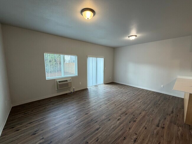 Foto del edificio - 8001 Oneil Rd NE