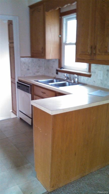 Foto del edificio - 26718 Five Mile Rd